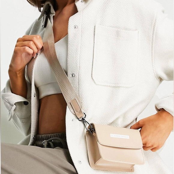 Claudia Canova - Picture 1 of 5